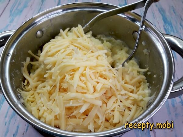 приготовление котлет из картофельного пюре с сыром - фото шаг 5