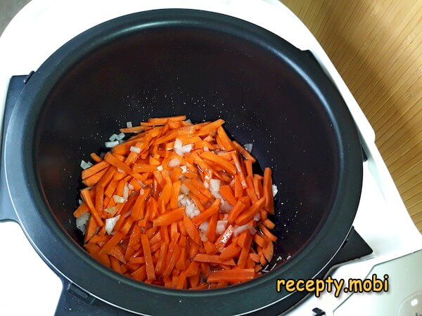 жареная морковь и лук в мультиварке - фото шаг 8