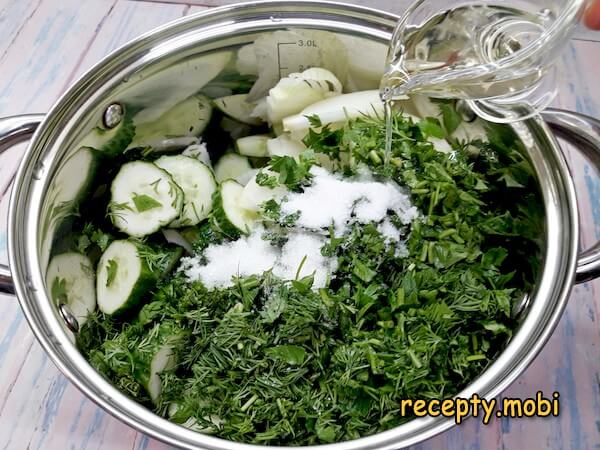 приготовление салата нежинского из огурцов - фото шаг 7
