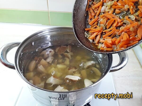 приготовление супа из свежих белых грибов с картошкой - фото шаг 11