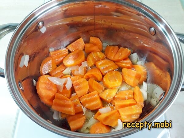 жареная морковь с луком - фото шаг 11