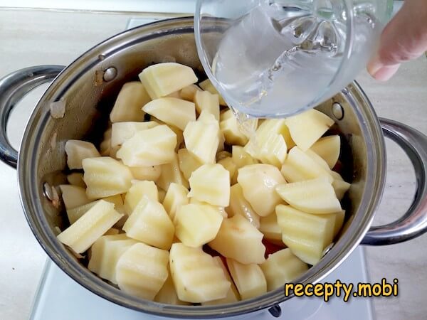 приготовление тушеной картошки с баклажанами - фото шаг 16