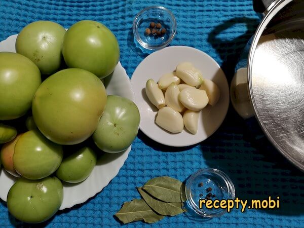 ингредиенты для приготовления зелёные помидоров с чесноком на зиму - фото шаг 1