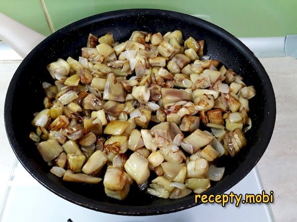 приготовление баклажанов в сметане с чесноком на сковороде - фото шаг 10