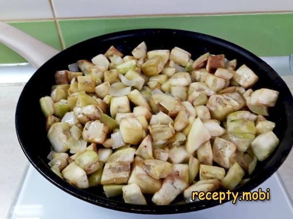 приготовление баклажанов в сметане с чесноком на сковороде - фото шаг 9