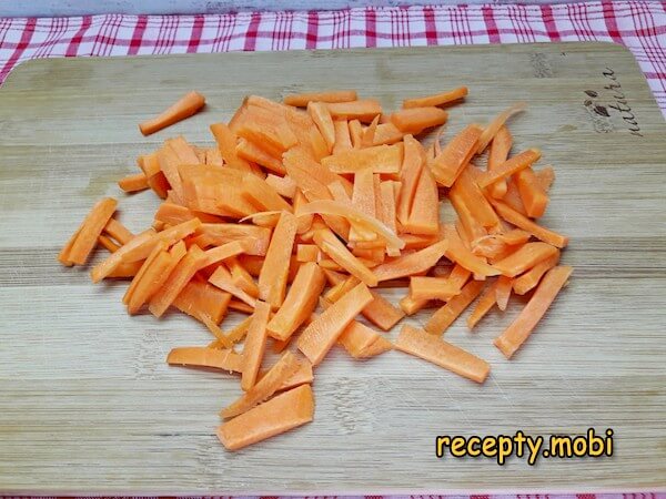 нарезанная морковь - фото шаг 3