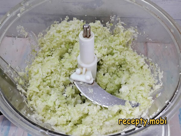 приготовление капустных оладий из сырой капусты - фото шаг 3