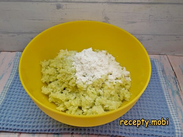 приготовление капустных оладий из сырой капусты - фото шаг 6