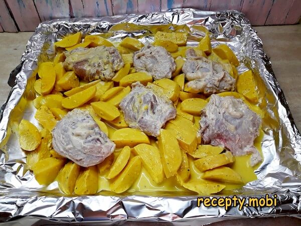 приготовление курицы кусочками с картошкой в духовке - фото шаг 12
