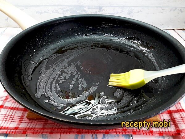 сковорода смазанная маслом - фото шаг 9