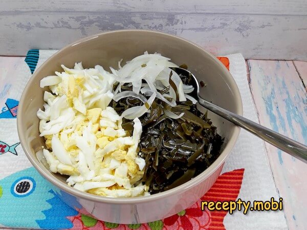 cooking seaweed salad with eggs - photo step 8