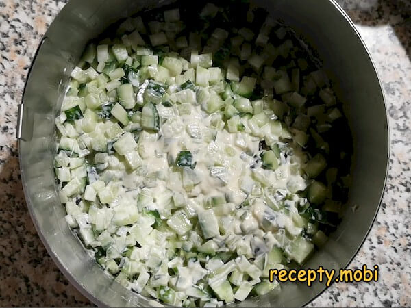 приготовление салата Нежность с курицей, черносливом и грецкими орехами - фото шаг 11