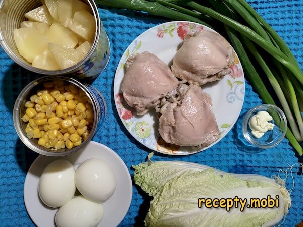 ингредиенты для приготовления салата с курицей, ананасами и пекинской капустой - фото шаг 1