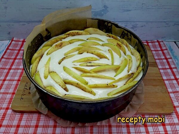 приготовление шарлотки с яблоками без разрыхлителя и соды - фото шаг 16