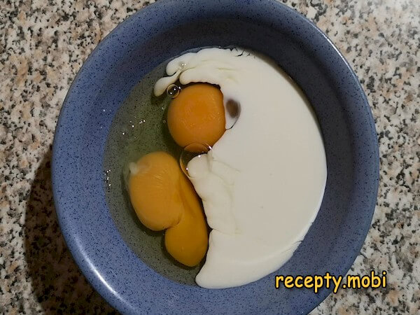 яйца с молоком - фото шаг 3