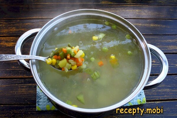 приготовление овощного супа с курицей - фото шаг 10