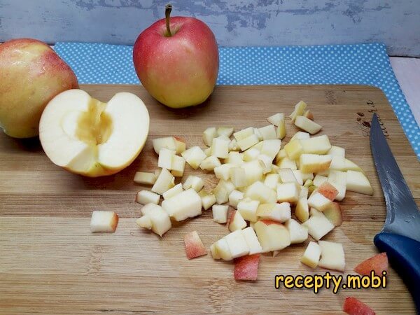 нарезанные яблоки - фото шаг 3