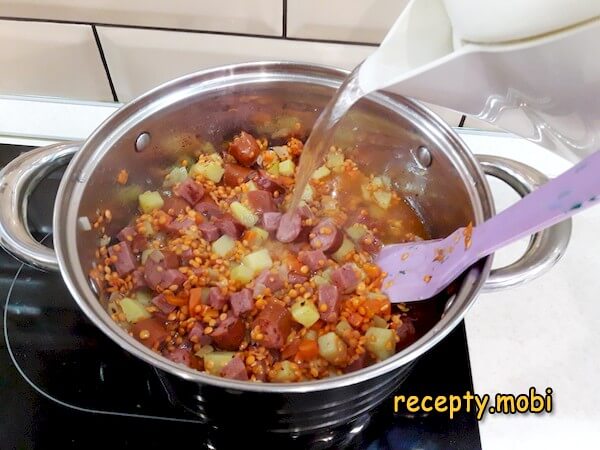 приготовления чечевичного супа с копченостями - фото шаг 15