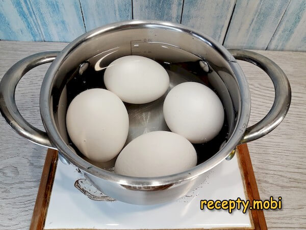 яйца в кастрюльке - фото шаг 3