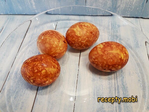 яйца покрашенные луковой шелухой