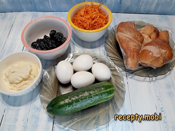ингредиенты для приготовления салат с копченой курицей и корейской морковью - фото шаг 1