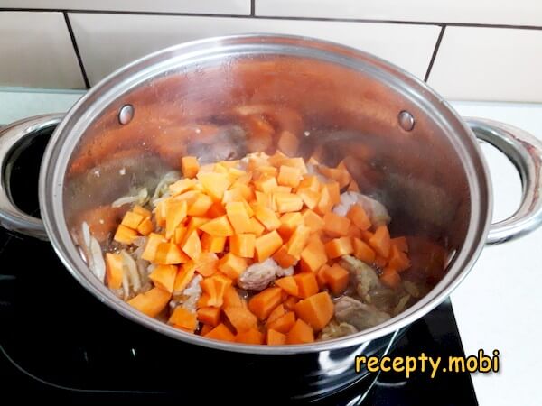 приготовление супа-гуляша по-венгерски - фото шаг 10