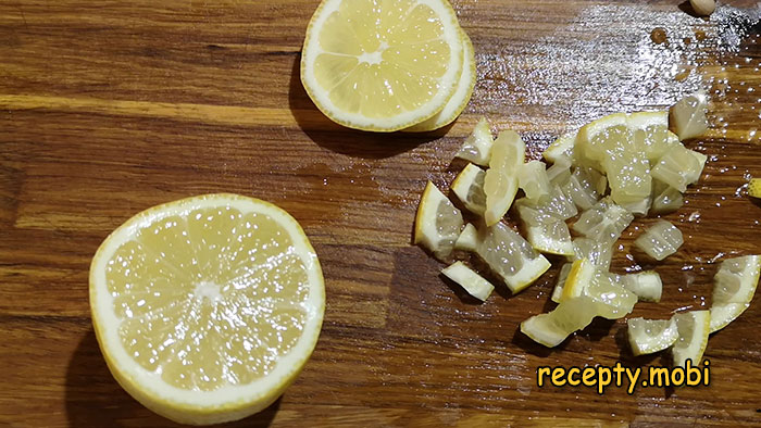 нарезанный лимон - фото шаг 3