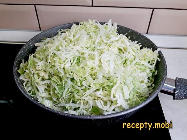 приготовление тушеной капусты на сковороде - фото шаг 9