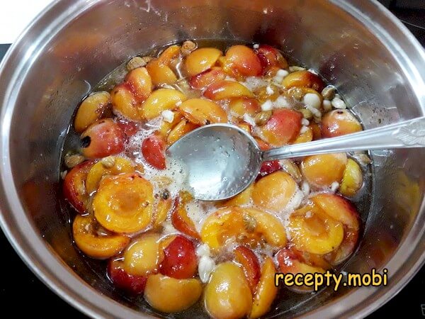 приготовления варенья из абрикосов с ядрышками - фото шаг 8