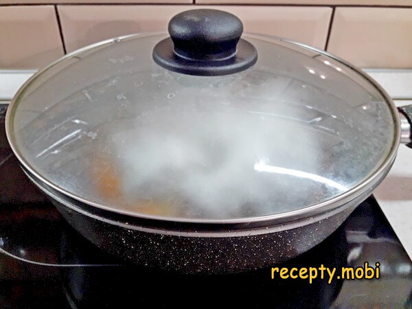 минтай жареный на сковороде в сметанном соусе - фото шаг 16