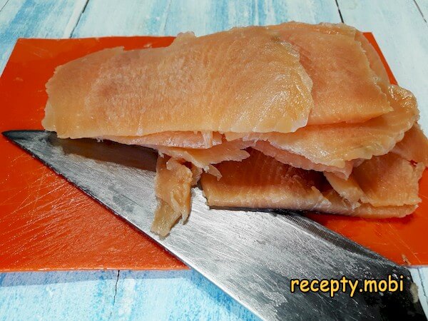 нарезанный лосось - фото шаг 2