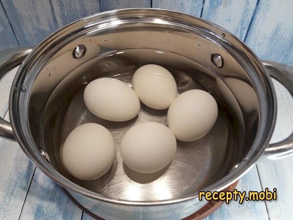 вареные яйца - фото шаг 3