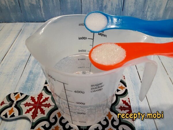 приготовление теста на чебуреки с водкой - фото шаг 2