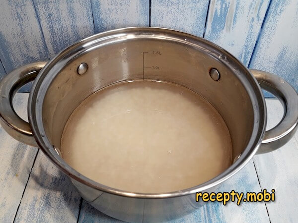 рис в кастрюле с водой - фото шаг 3