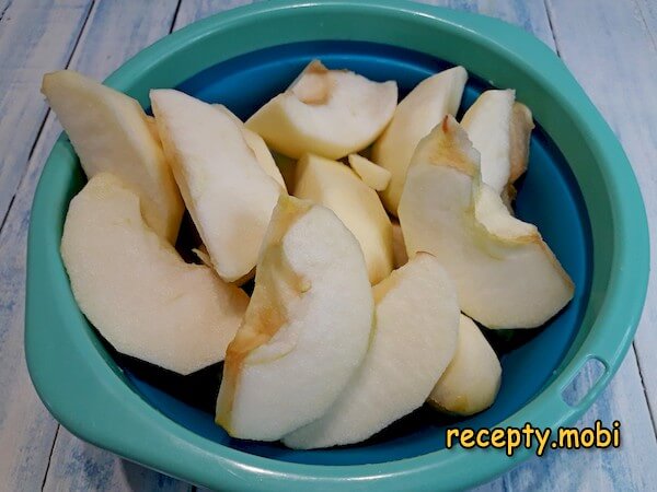 нарезанные яблоки - фото шаг 4