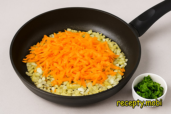 жареный лук и морковь