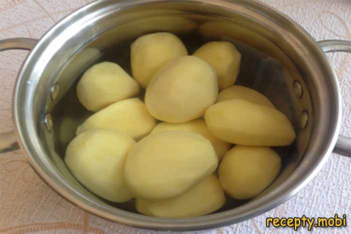 картофель в кастрюле - фото шаг 1