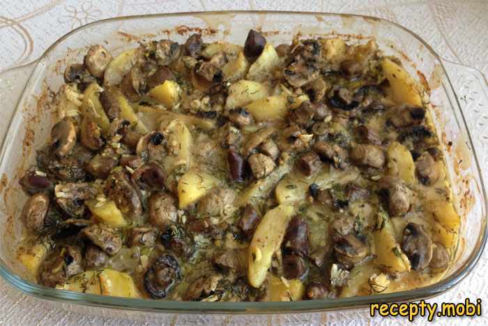 Куриные сердечки с картофель и грибами в духовке - фото шаг 12