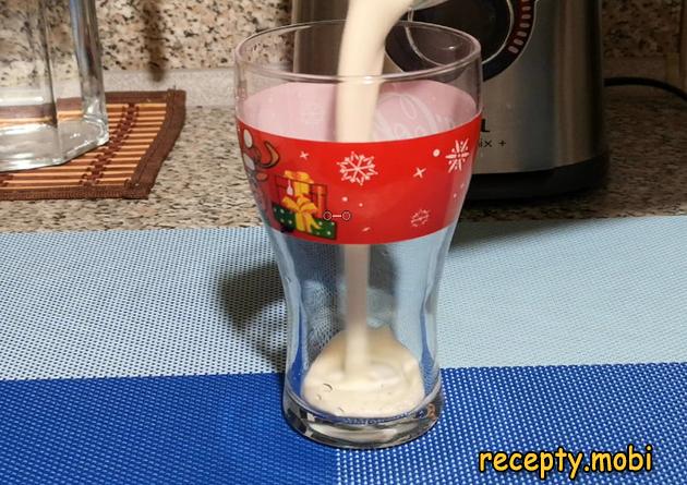 готовый молочный коктейль - фото шаг 4