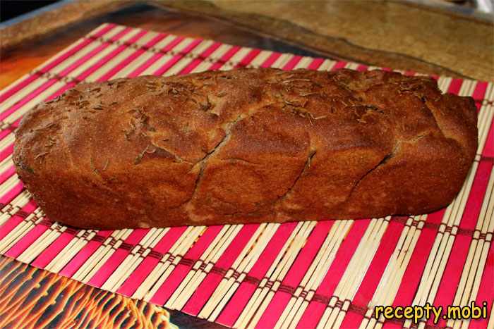 Rye bread with cumin and herbs