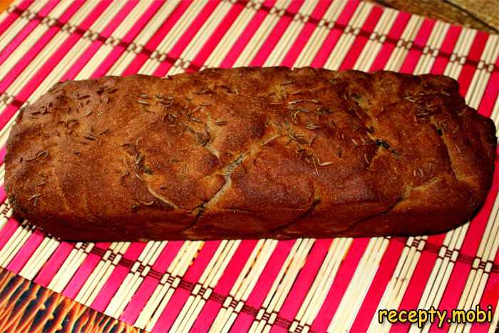 Rye bread with cumin and herbs