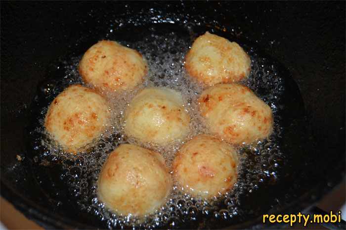Curd balls fried in oil