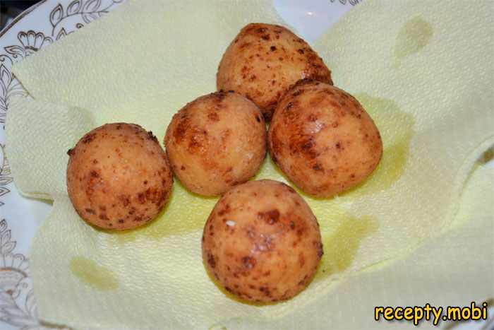 Curd balls fried in oil