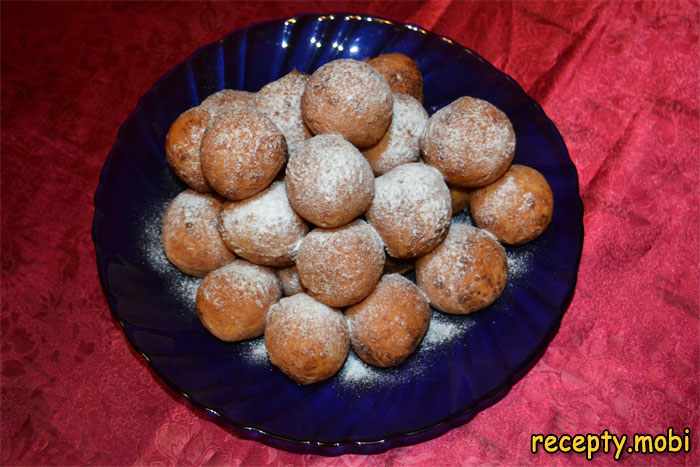 Cottage cheese balls fried in oil