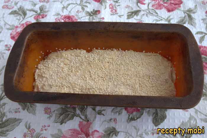Sprinkle the dough with sesame seeds - photo step 7