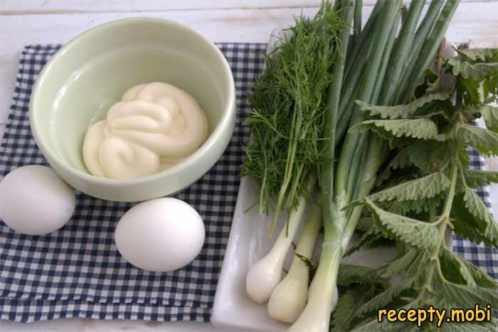 ингредиенты для салата с крапивой, яйцом и укропом