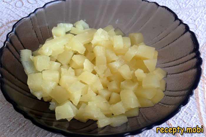 кусочки консервированного ананаса