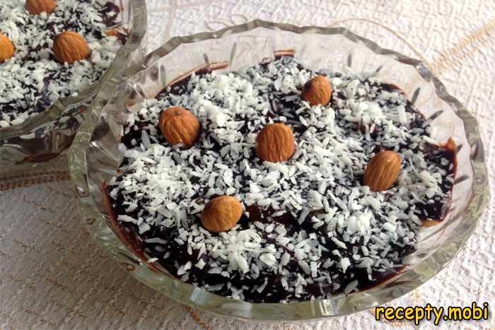 Шоколадно-ванильный пудинг с фруктами 