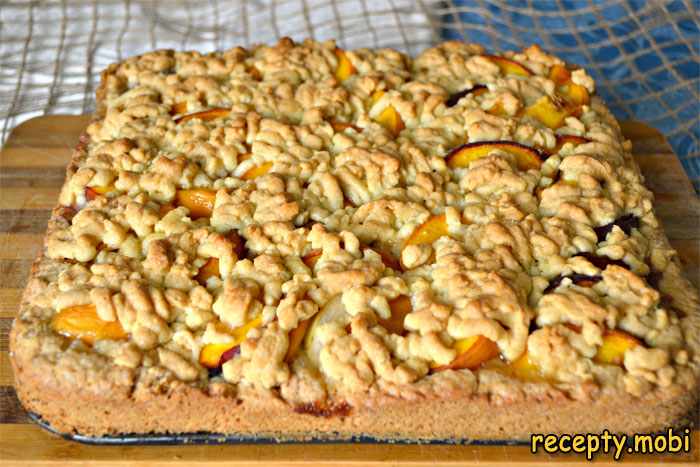 Sandy grated pie with peaches and apples