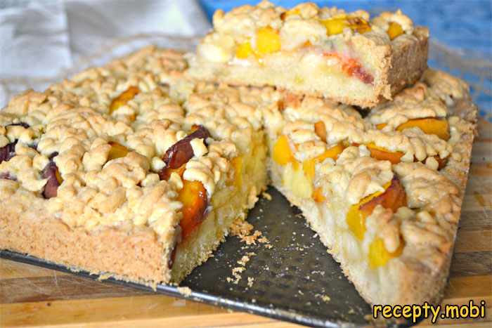 Sandy grated pie with peaches and apples